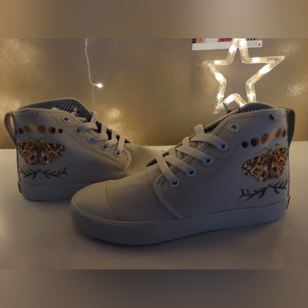 Shoes - Picture 5 of 6